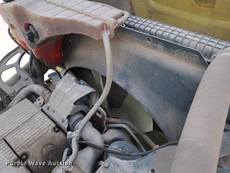 image for item DG7008 2008 Freightliner FLD semi truck