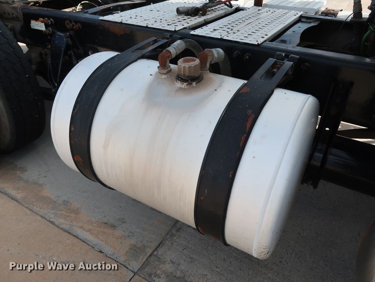 image for item DG7008 2008 Freightliner FLD semi truck