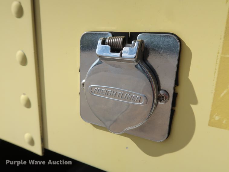 image for item DG7008 2008 Freightliner FLD semi truck