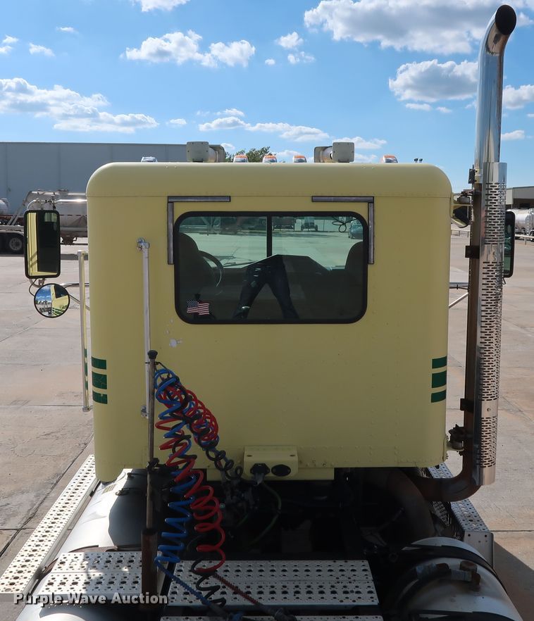 image for item DG7008 2008 Freightliner FLD semi truck