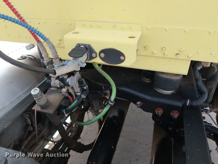 image for item DG7008 2008 Freightliner FLD semi truck