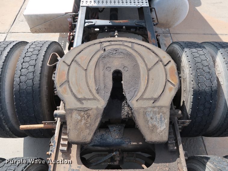 image for item DG7008 2008 Freightliner FLD semi truck