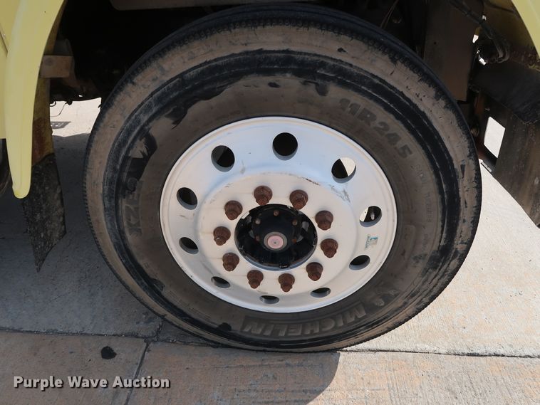 image for item DG7008 2008 Freightliner FLD semi truck