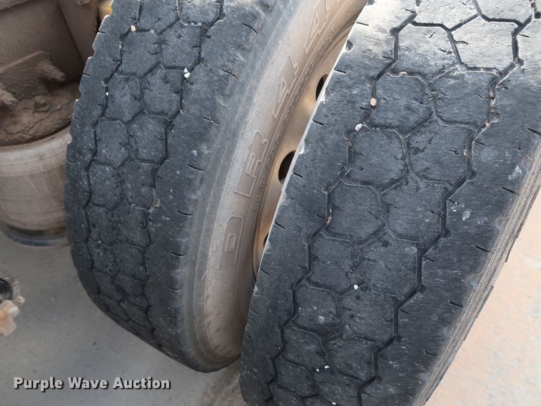 image for item DG7008 2008 Freightliner FLD semi truck