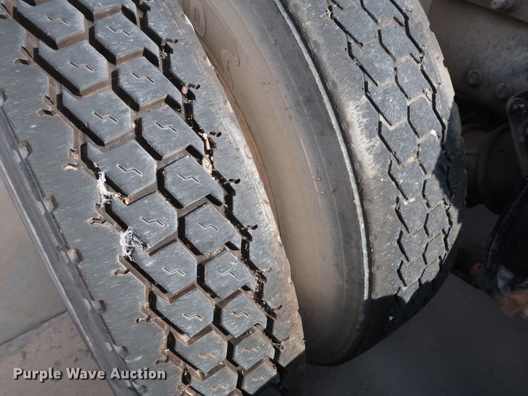 image for item DG7008 2008 Freightliner FLD semi truck