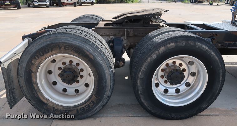 image for item DG7008 2008 Freightliner FLD semi truck