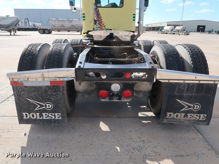 image for item DG7008 2008 Freightliner FLD semi truck