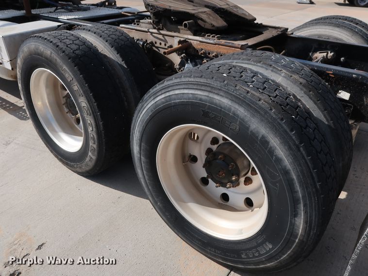 image for item DG7008 2008 Freightliner FLD semi truck