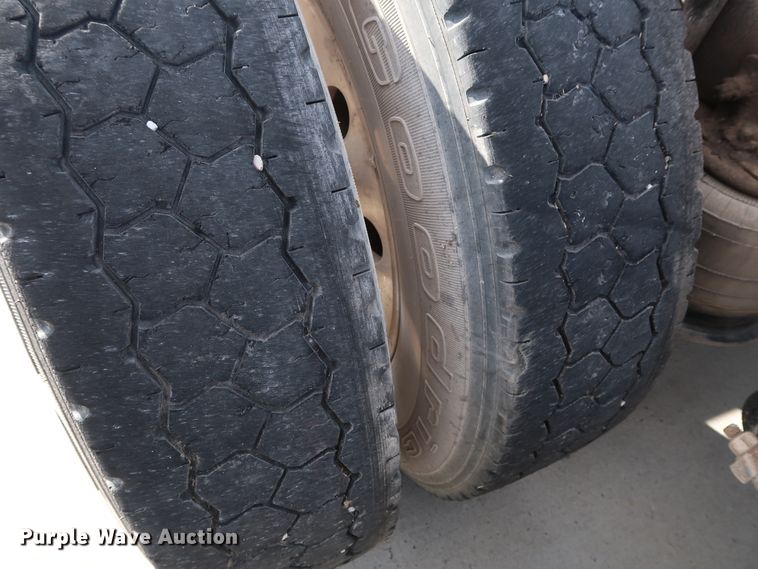 image for item DG7008 2008 Freightliner FLD semi truck