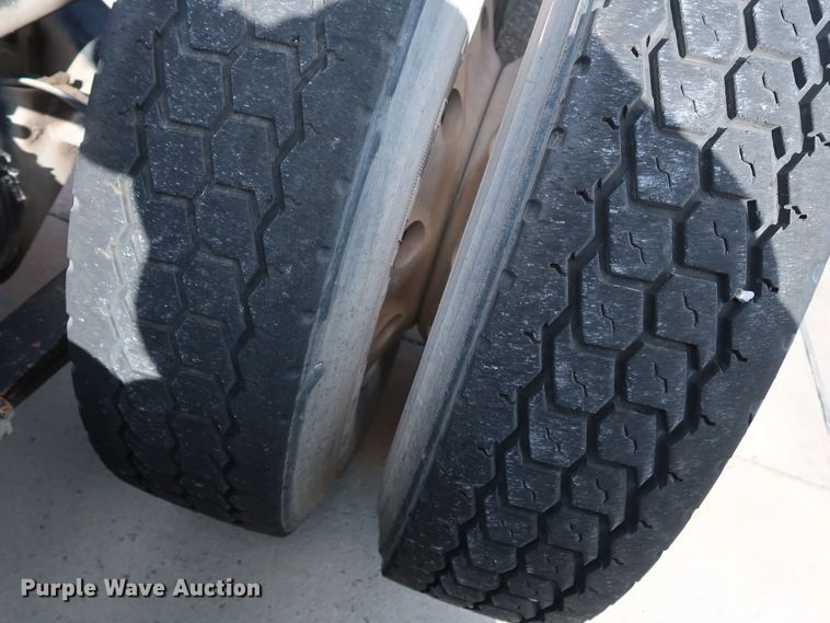 image for item DG7008 2008 Freightliner FLD semi truck