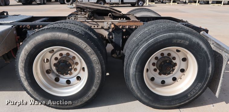 image for item DG7008 2008 Freightliner FLD semi truck