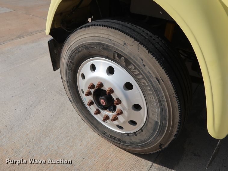 image for item DG7008 2008 Freightliner FLD semi truck