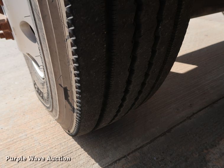 image for item DG7008 2008 Freightliner FLD semi truck