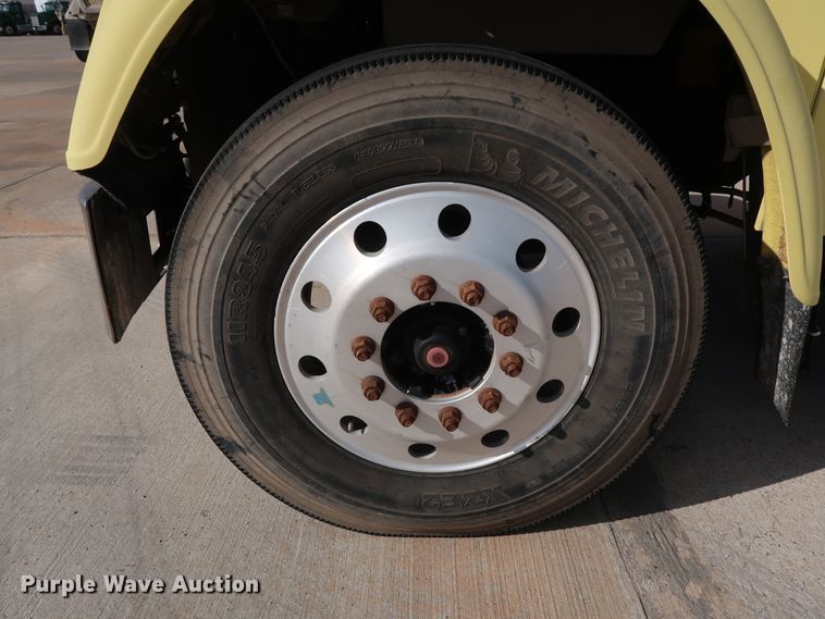 image for item DG7008 2008 Freightliner FLD semi truck