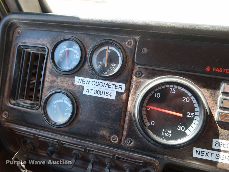 image for item DG7009 1996 Freightliner FLD semi truck