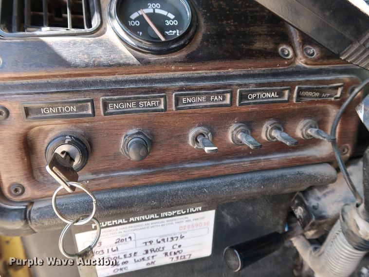 image for item DG7009 1996 Freightliner FLD semi truck