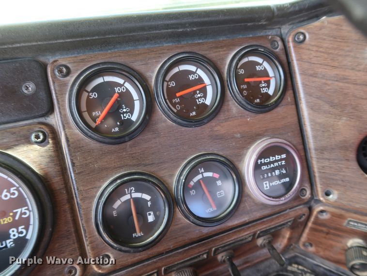 image for item DG7009 1996 Freightliner FLD semi truck