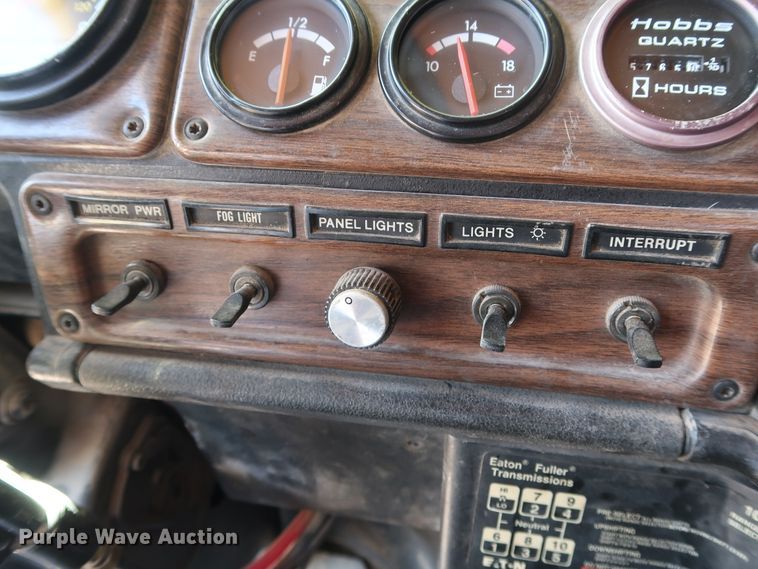 image for item DG7009 1996 Freightliner FLD semi truck