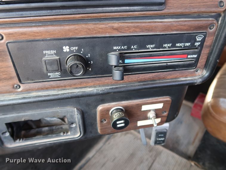 image for item DG7009 1996 Freightliner FLD semi truck