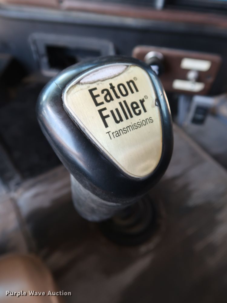 image for item DG7009 1996 Freightliner FLD semi truck