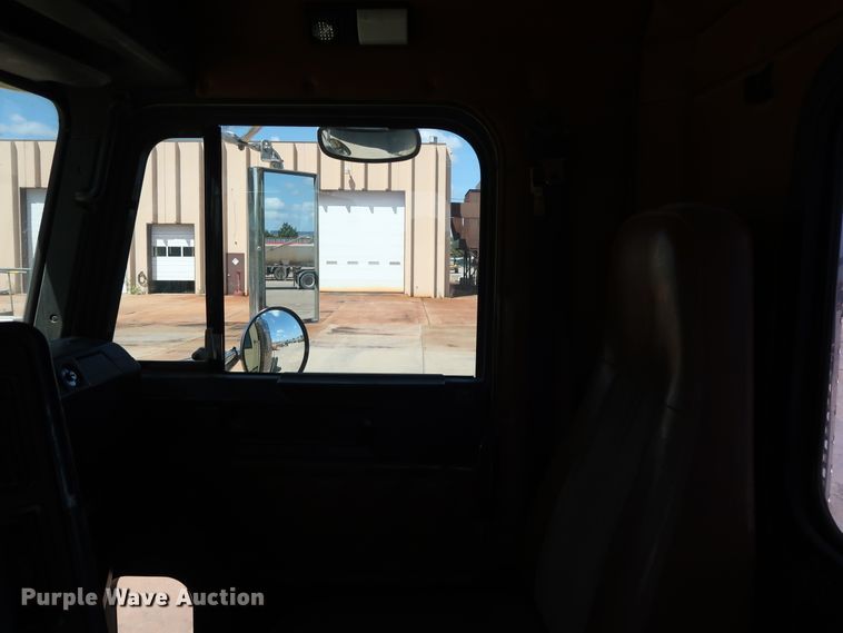 image for item DG7009 1996 Freightliner FLD semi truck