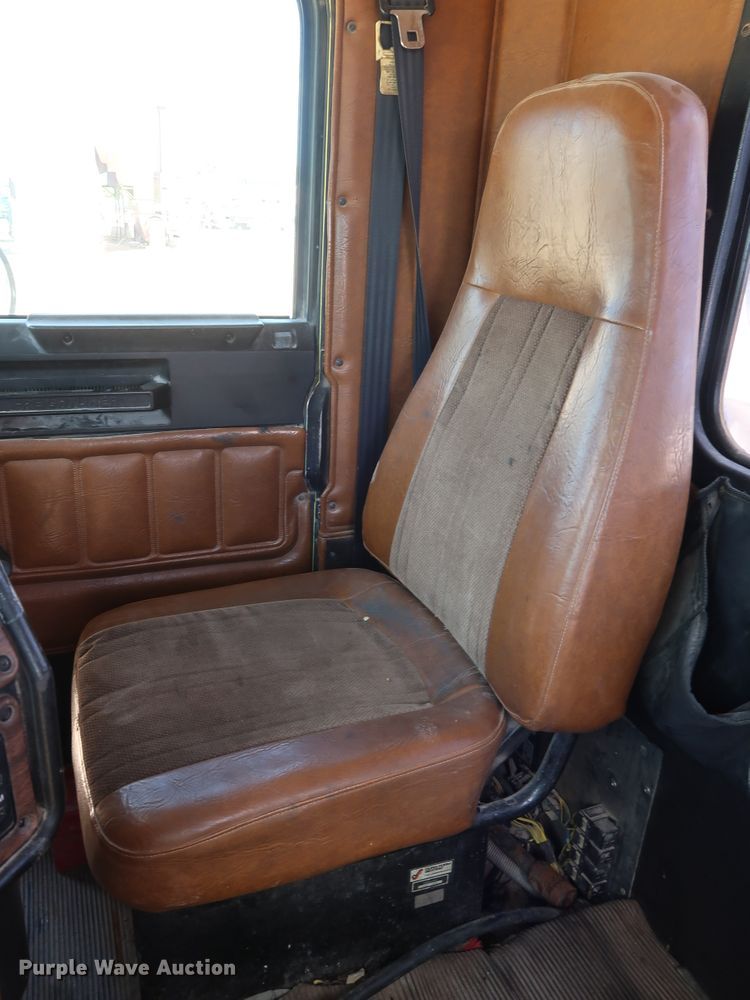 image for item DG7009 1996 Freightliner FLD semi truck