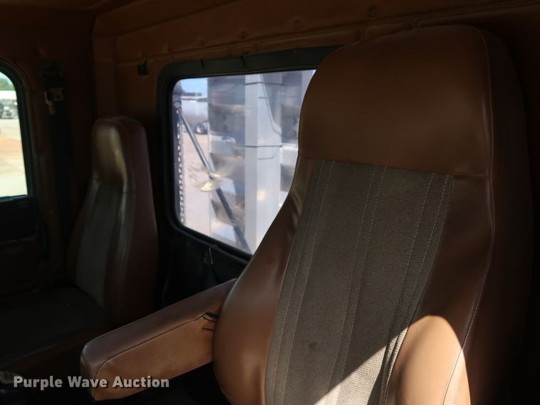 image for item DG7009 1996 Freightliner FLD semi truck