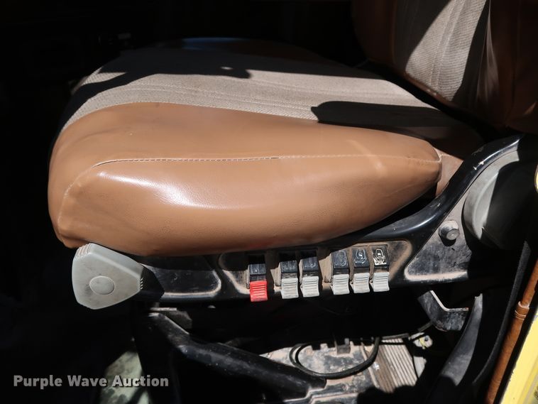 image for item DG7009 1996 Freightliner FLD semi truck