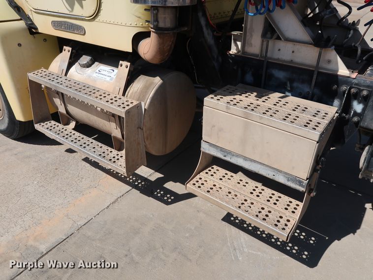 image for item DG7009 1996 Freightliner FLD semi truck