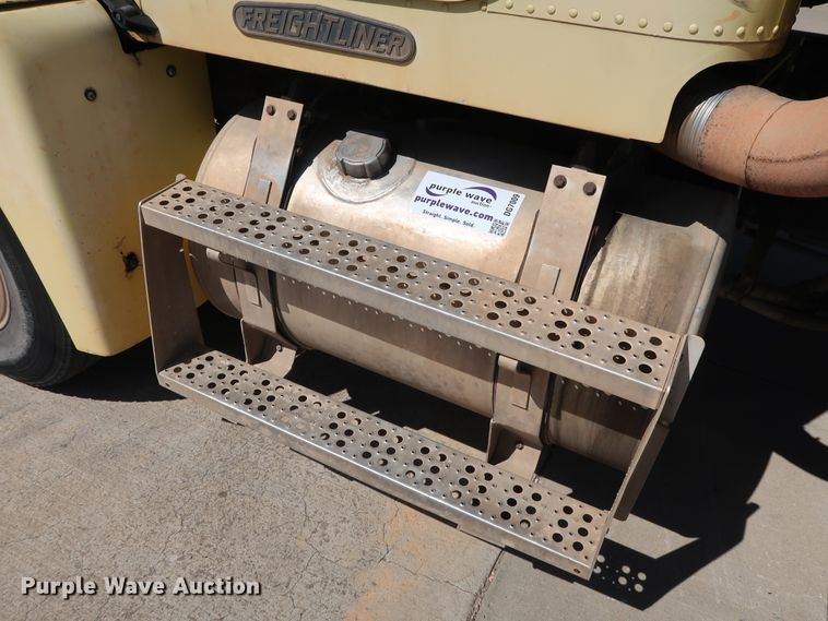 image for item DG7009 1996 Freightliner FLD semi truck