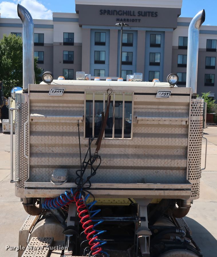 image for item DG7009 1996 Freightliner FLD semi truck