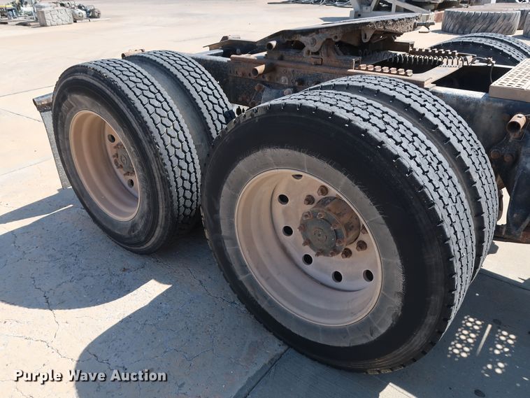 image for item DG7009 1996 Freightliner FLD semi truck