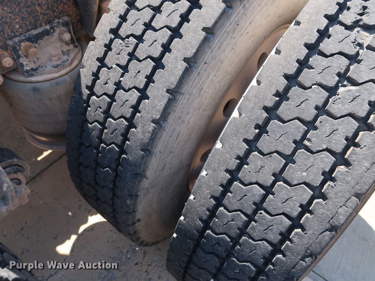 image for item DG7009 1996 Freightliner FLD semi truck