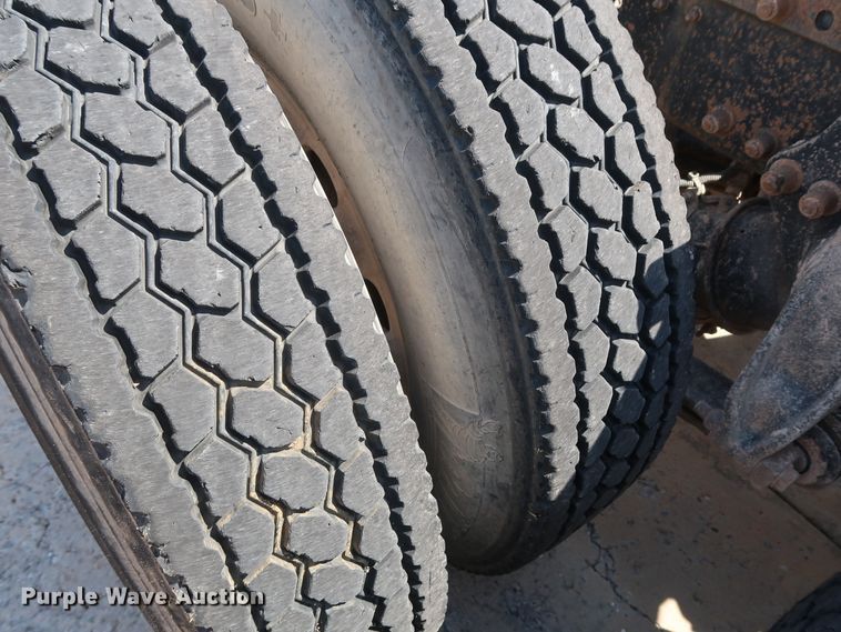 image for item DG7009 1996 Freightliner FLD semi truck