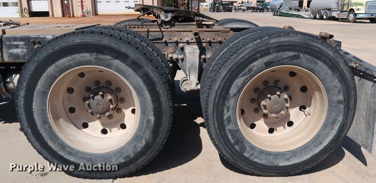 image for item DG7009 1996 Freightliner FLD semi truck