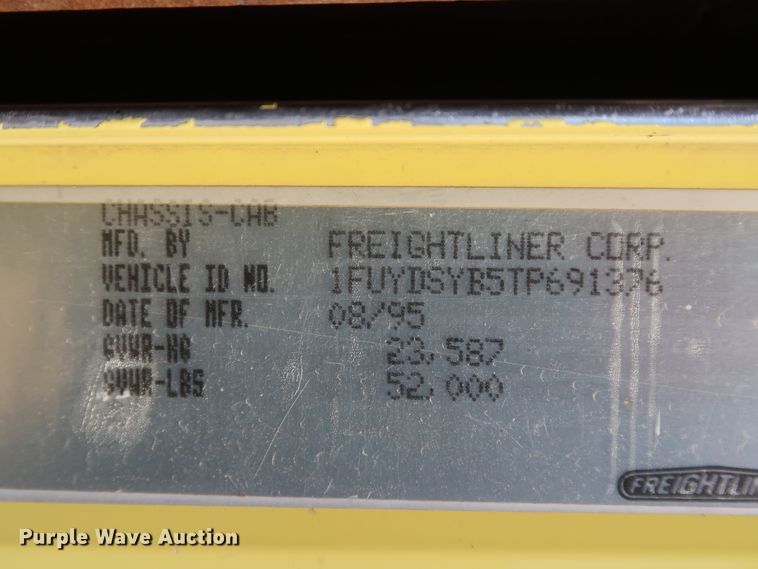 image for item DG7009 1996 Freightliner FLD semi truck