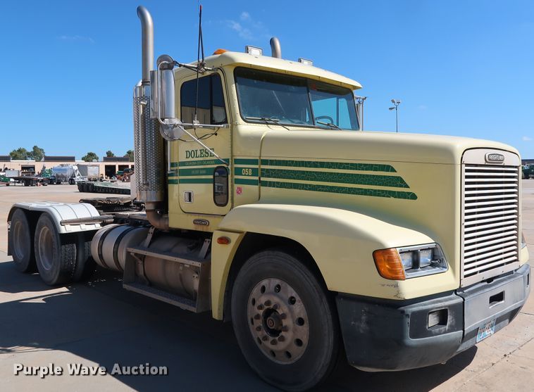 image for item DG7010 2002 Freightliner FLD semi truck