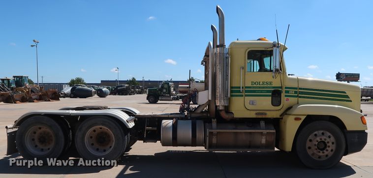 image for item DG7010 2002 Freightliner FLD semi truck