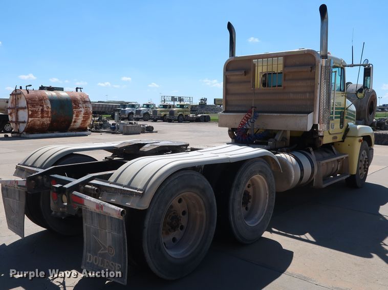 image for item DG7010 2002 Freightliner FLD semi truck