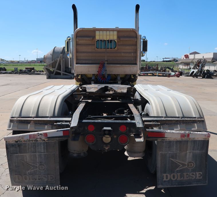 image for item DG7010 2002 Freightliner FLD semi truck