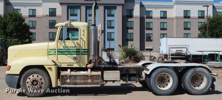 image for item DG7010 2002 Freightliner FLD semi truck