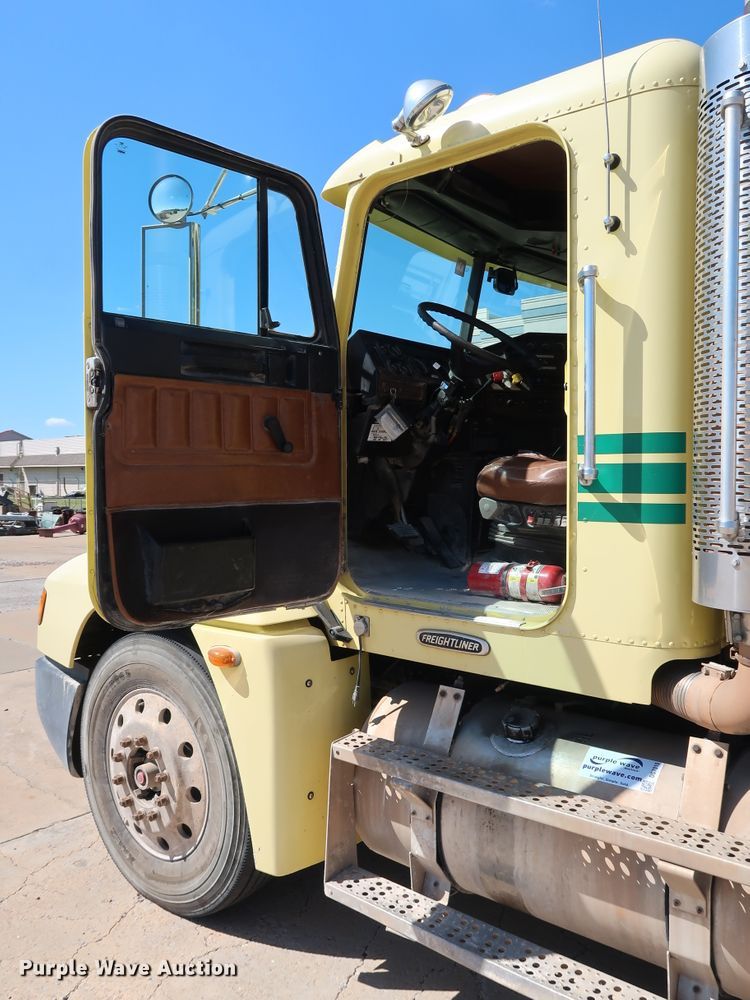 image for item DG7010 2002 Freightliner FLD semi truck