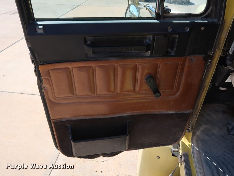 image for item DG7010 2002 Freightliner FLD semi truck