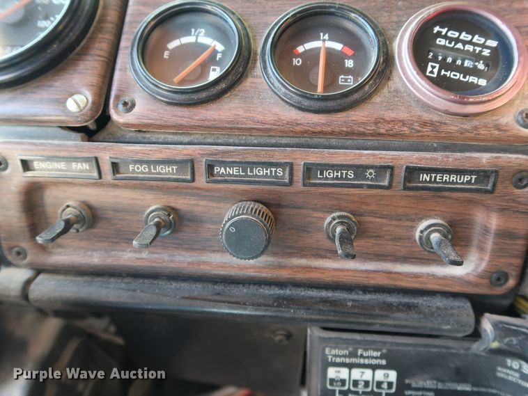 image for item DG7010 2002 Freightliner FLD semi truck