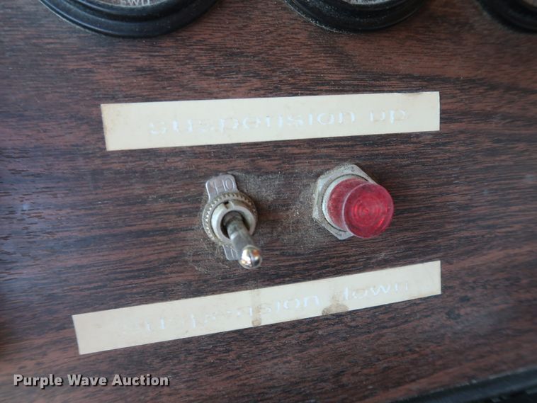 image for item DG7010 2002 Freightliner FLD semi truck