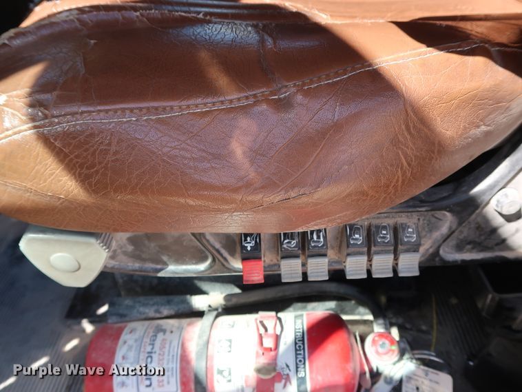 image for item DG7010 2002 Freightliner FLD semi truck