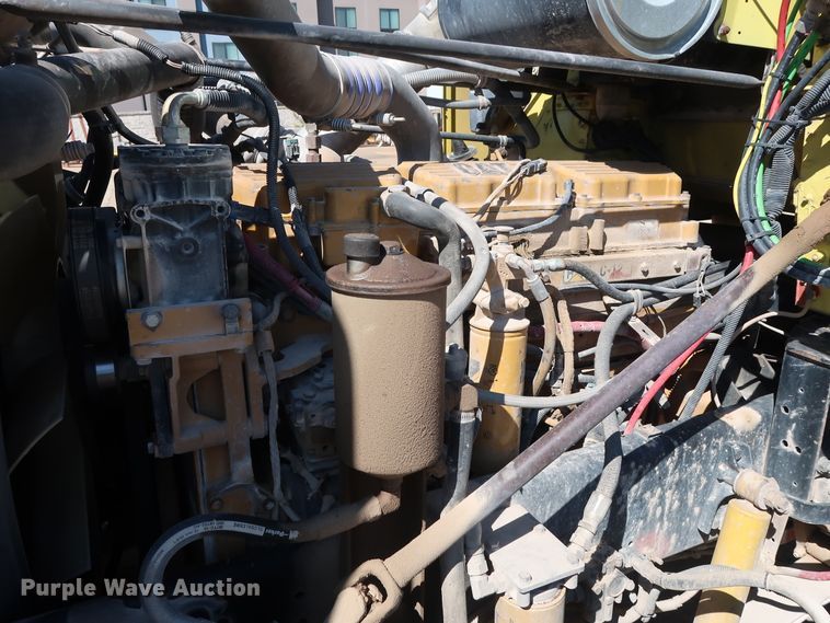 image for item DG7010 2002 Freightliner FLD semi truck