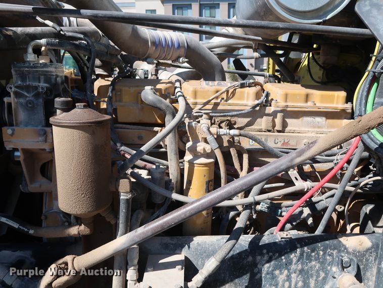 image for item DG7010 2002 Freightliner FLD semi truck