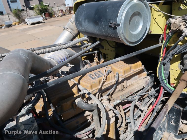 image for item DG7010 2002 Freightliner FLD semi truck