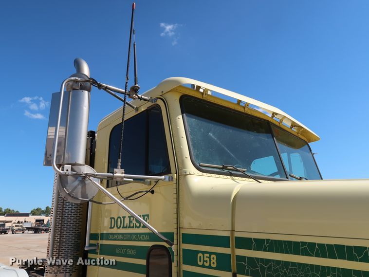 image for item DG7010 2002 Freightliner FLD semi truck